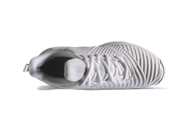YONEX