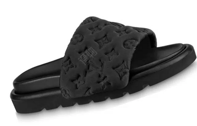 LOUIS VUITTON Pool Pillow Comfort