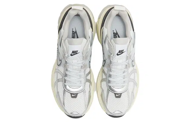 Nike V2K Run Runtekk "Summit White Metallic Silver"