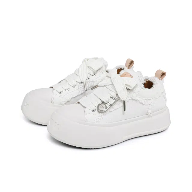 SOAP OPERA Bubble Smile Canvas Sneakers White