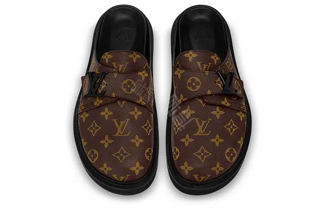 LOUIS VUITTON Easy