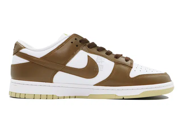 Nike Dunk Low "Team Gold"