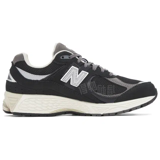 New Balance NB 2002R