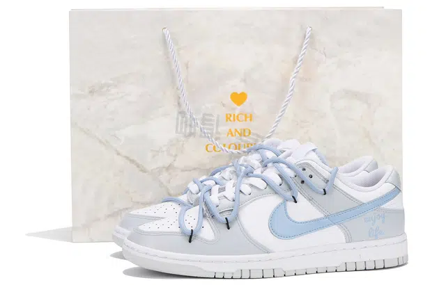 Nike Dunk Low "Pure Platinum" Vibe