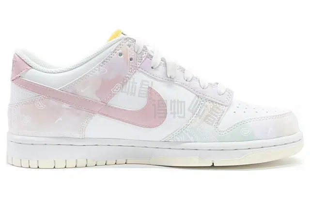Nike Dunk Low baby pink