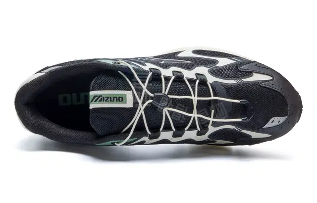 Mizuno Wave Solar V2