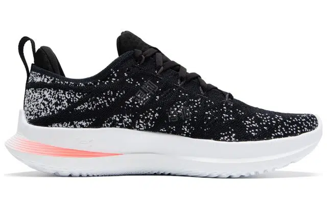Under Armour Velociti 3