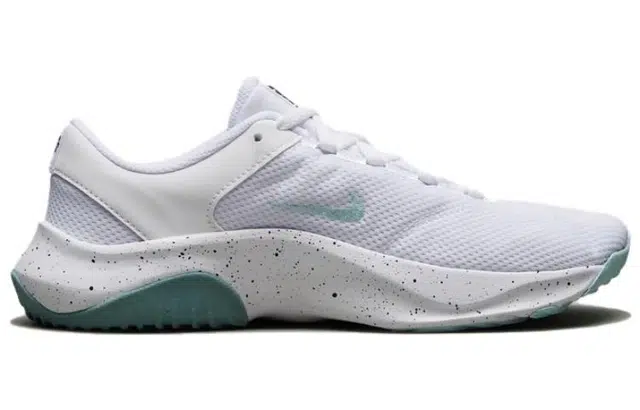 Nike Legend Essential 3