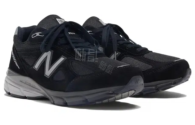 New Balance NB 990 V4 "Black Silver"