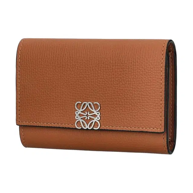 LOEWE Anagram