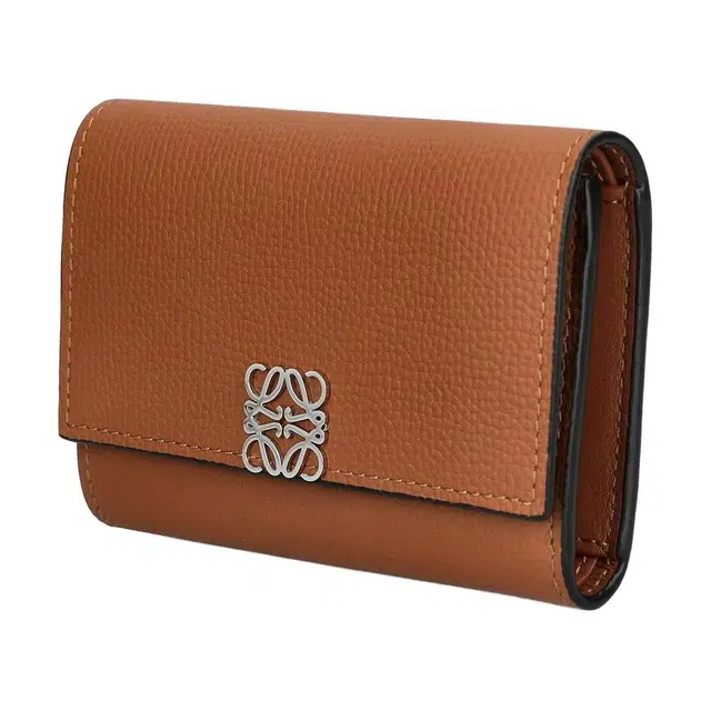 LOEWE Anagram