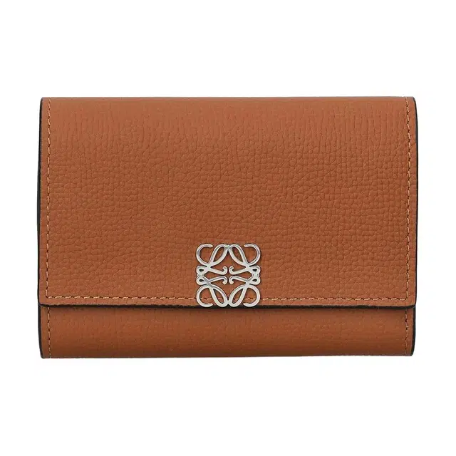 LOEWE Anagram