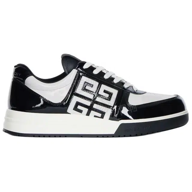 GIVENCHY