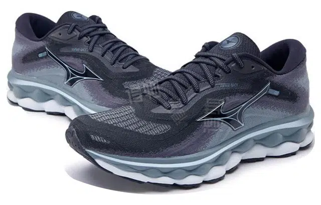 Mizuno Wave Sky 7