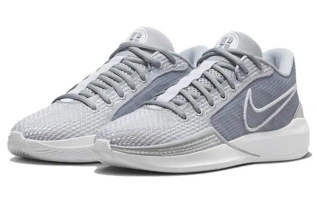 Nike Sabrina 1