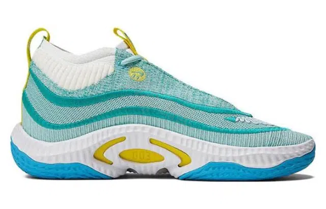 Nike Cosmic Unity 3