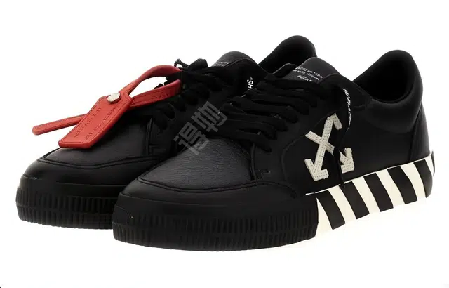 OFF-WHITE