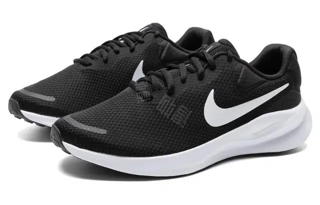 Nike REVOLUTION 7