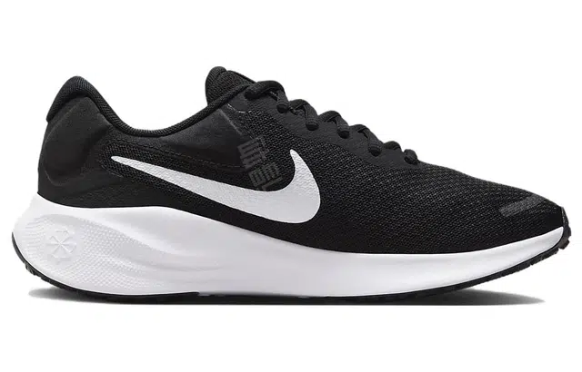 Nike REVOLUTION 7