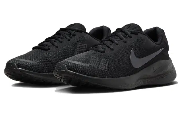 Nike REVOLUTION 7