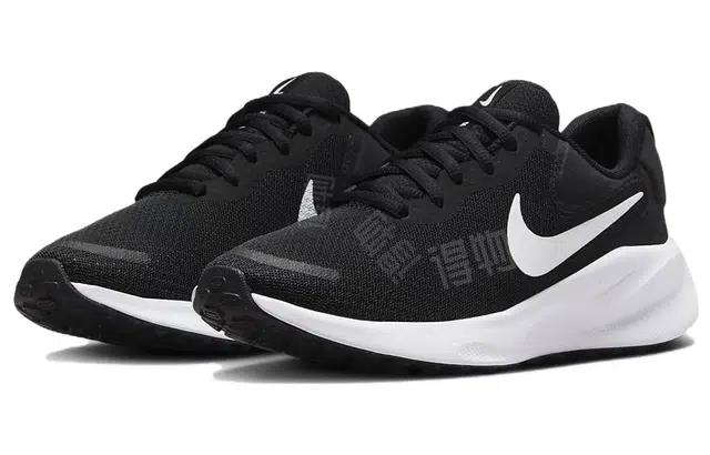 Nike REVOLUTION 7