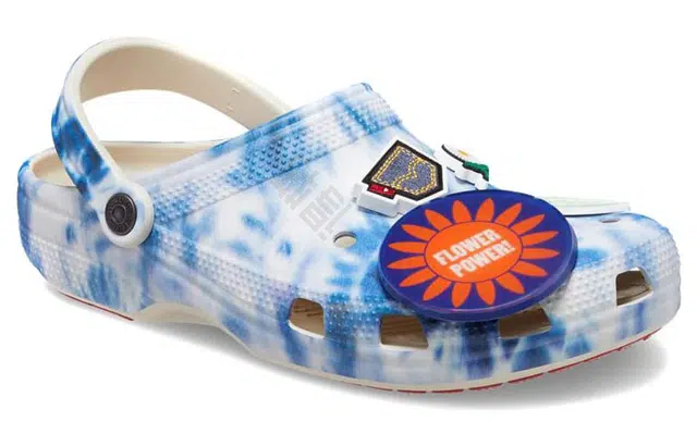 Levi's x Crocs Classic clog Stucco