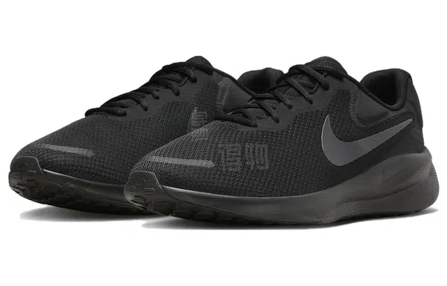 Nike REVOLUTION 7