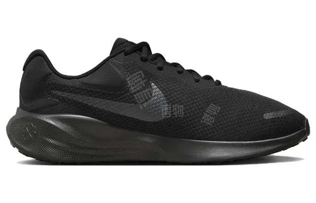Nike REVOLUTION 7
