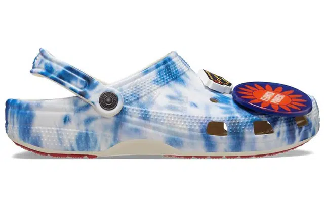 Levi's x Crocs Classic clog Stucco