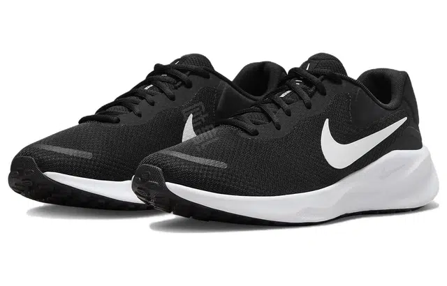 Nike REVOLUTION 7