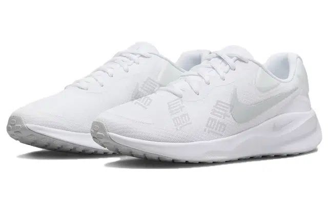 Nike REVOLUTION 7