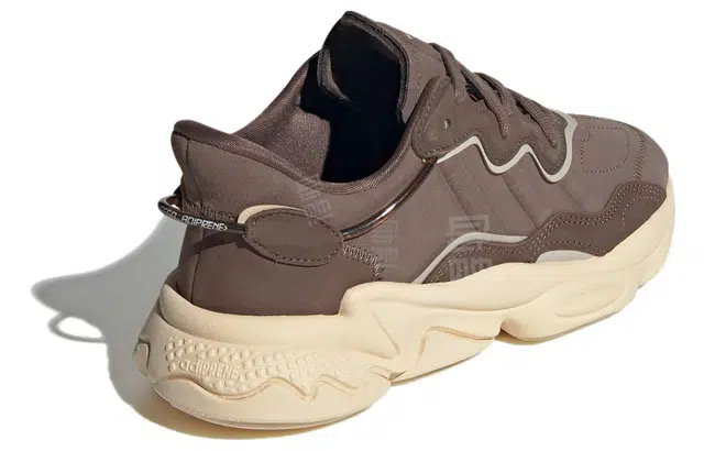 adidas OZWEEGO