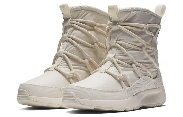 Nike Tanjun