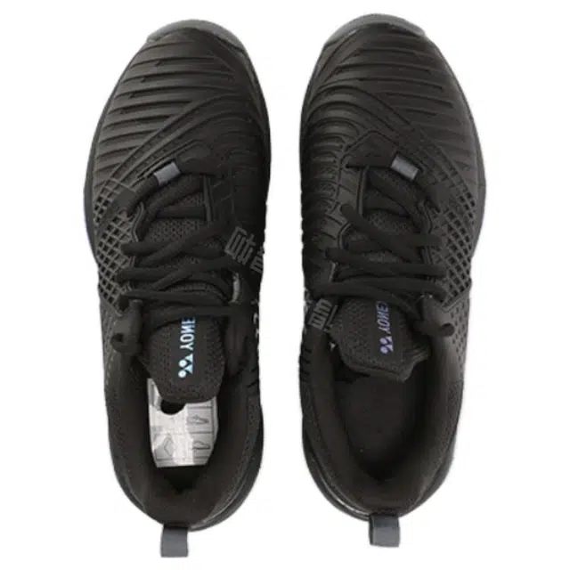 YONEX