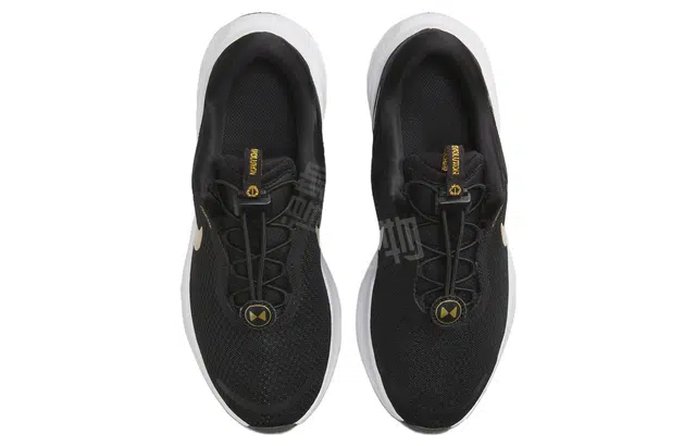 Nike REVOLUTION 7