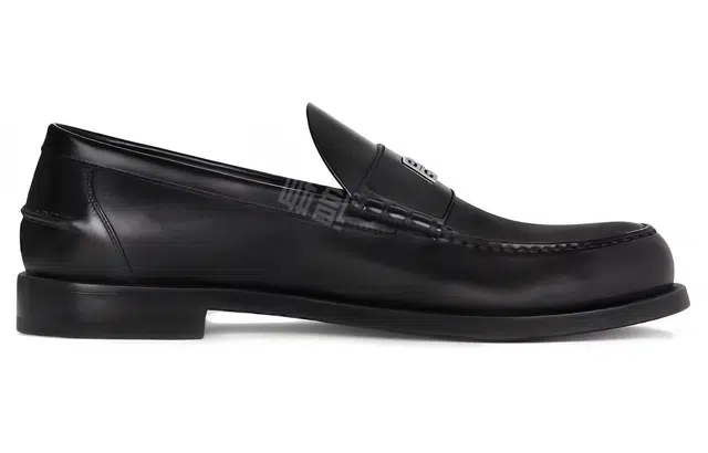 GIVENCHY