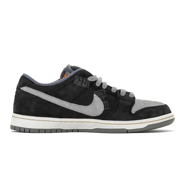 Nike Dunk SB "Dust Noir"