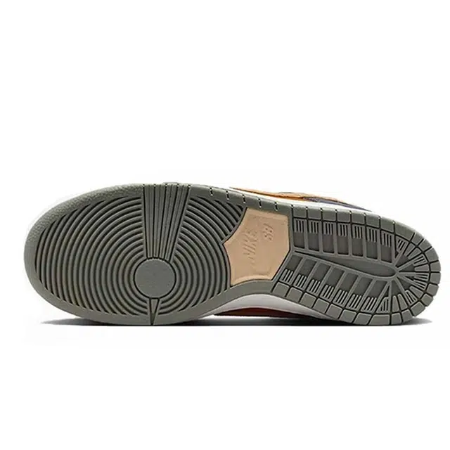 Nike Dunk SB "Dust Noir"