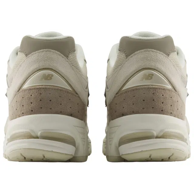 New Balance NB 2002R