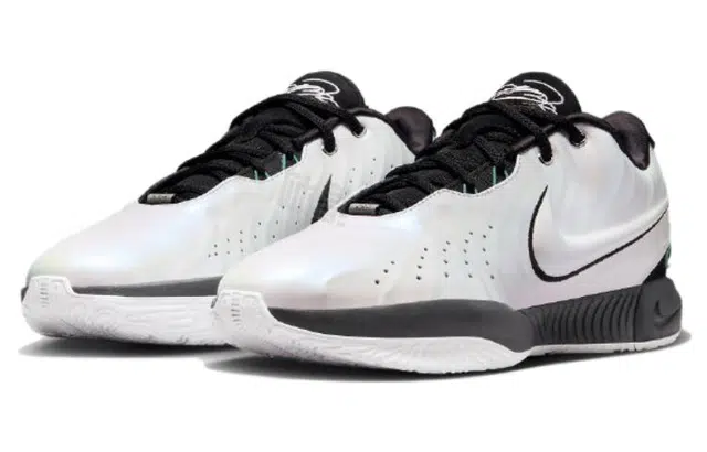 Nike Lebron 21 "Conchiolin"