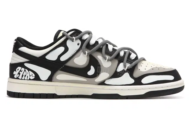 Nike Dunk Low "Panda"