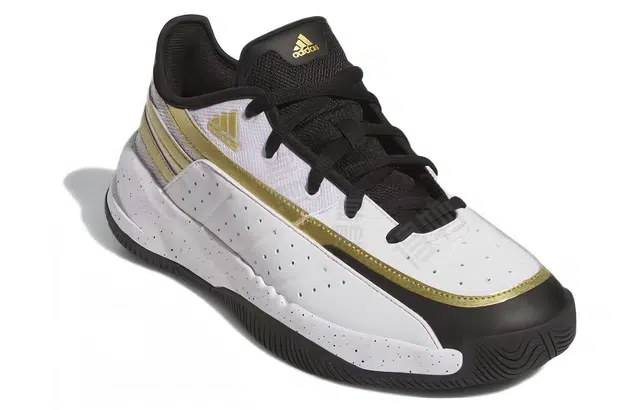 adidas Front Court