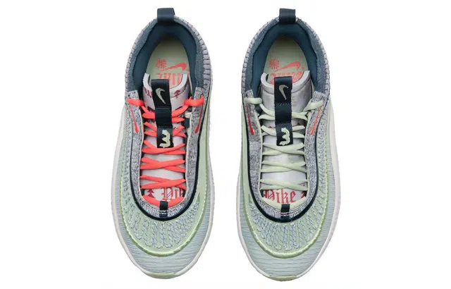 Nike Cosmic Unity 3