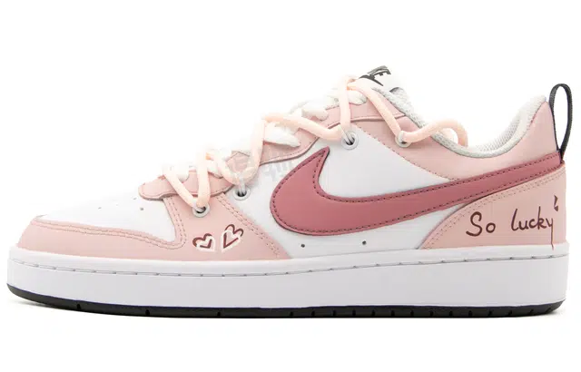 Nike Court Borough QXK