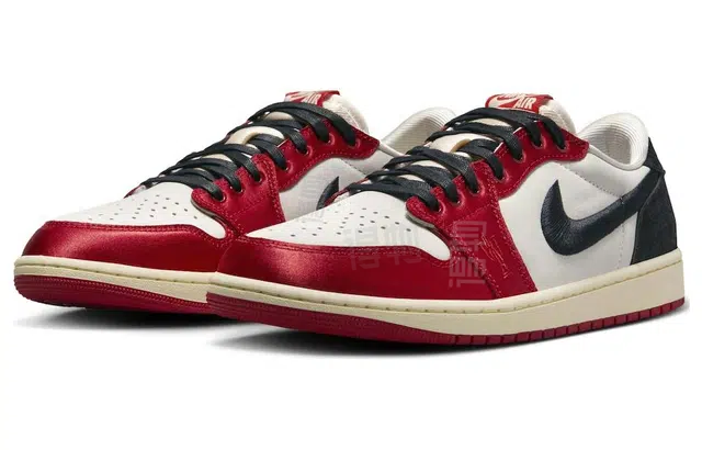 Trophy Room x Jordan Air Jordan 1 Low OG Away