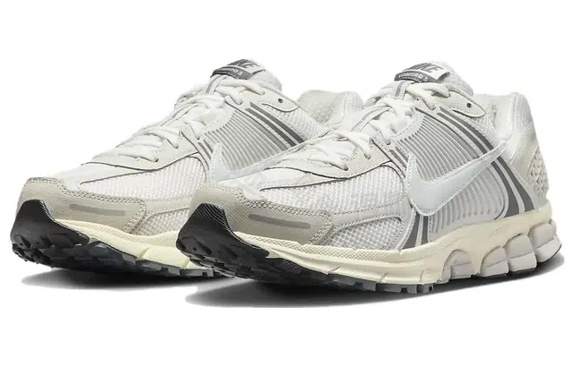 Nike Air Zoom Vomero 5