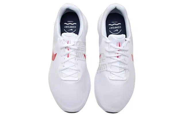 Nike REVOLUTION 7