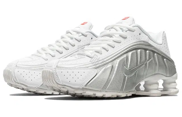 Nike Shox R4 "White and Metallic Silver"