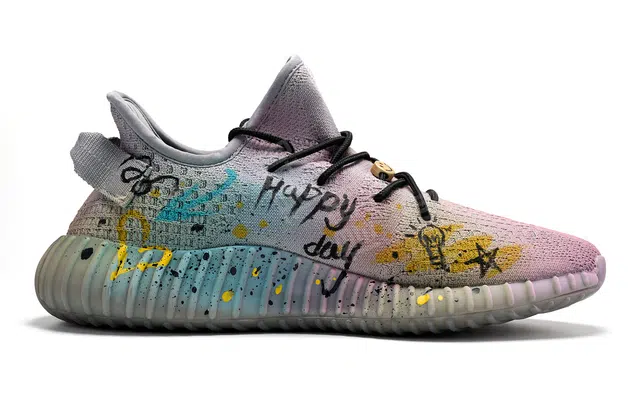 adidas YEEZY BOOST 350 V2