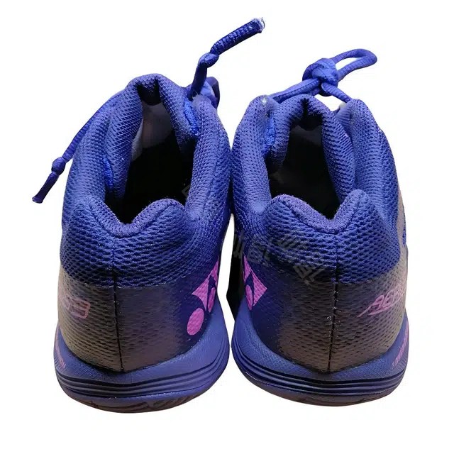 YONEX